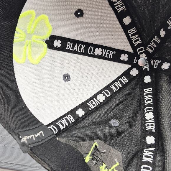 Black Clover Live Lucky Hat Cap Gray Yellow Logo Fitted L/XL Golf Club Wear - Picture 9 of 12